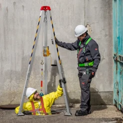 VEVOR Confined Space Tripod Kit, Confined Space Tripod 7' Legs and 98' Cable, Confined Space Rescue Tripod 32.8' Fall Protection, 1200 lbs Winch, Harness, Storage Bag