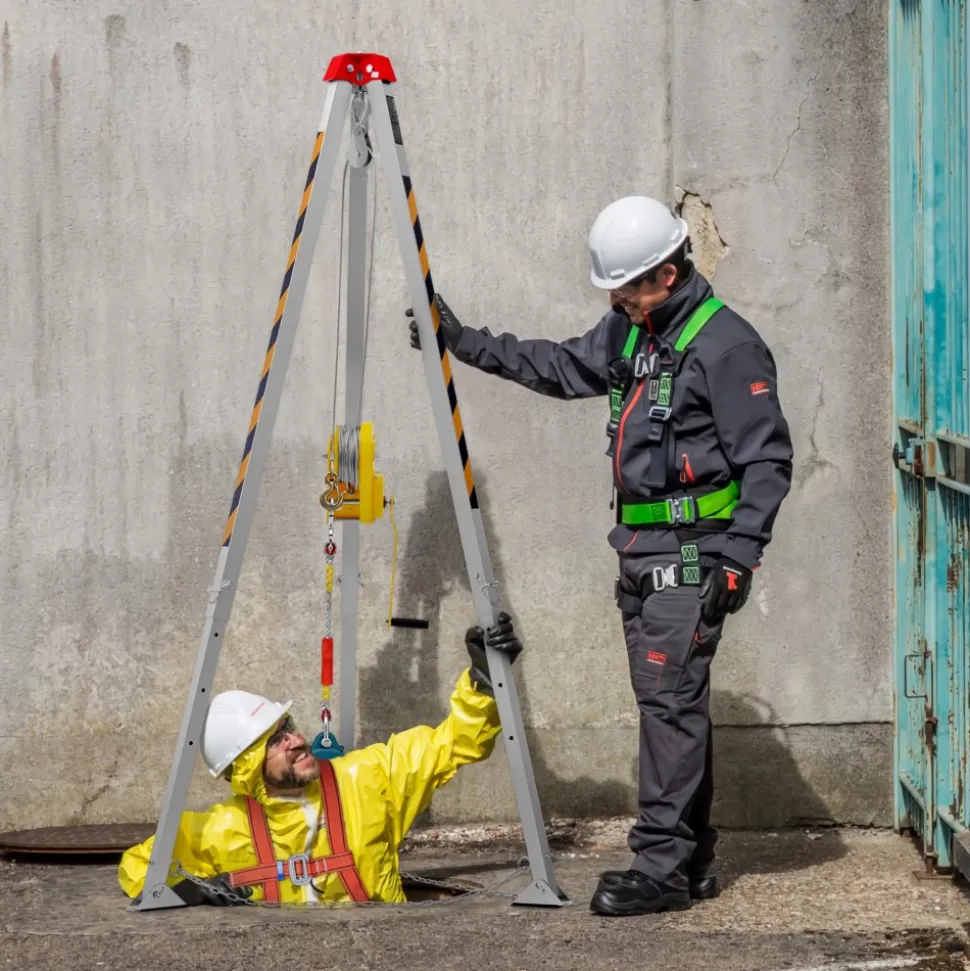 VEVOR Confined Space Tripod Kit, Confined Space Tripod 8' Legs and 98' Cable, Confined Space Rescue Tripod 32.8' Fall Protection, 2600 lbs Winch, Harness, Storage Bag