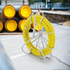 VEVOR Fish Tape Fiberglass, 600 ft, 5/16 in, Duct Rodder Fishtape Wire Puller, Cable Running Rod with Steel Reel Stand, 3 Pulling Heads, Fishing Tools for Walls and Electrical Conduit, Non-Conductive