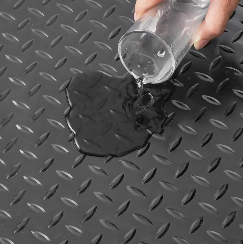 VEVOR Garage Floor Mat, 204.72 x 43.31 inch PVC Garage Flooring Roll, Non-slip Diamond Texture, 123.14 sq.ft Covering Space, Garage Mats for Under Cars, for Gyms Boats Car Trailer, Black