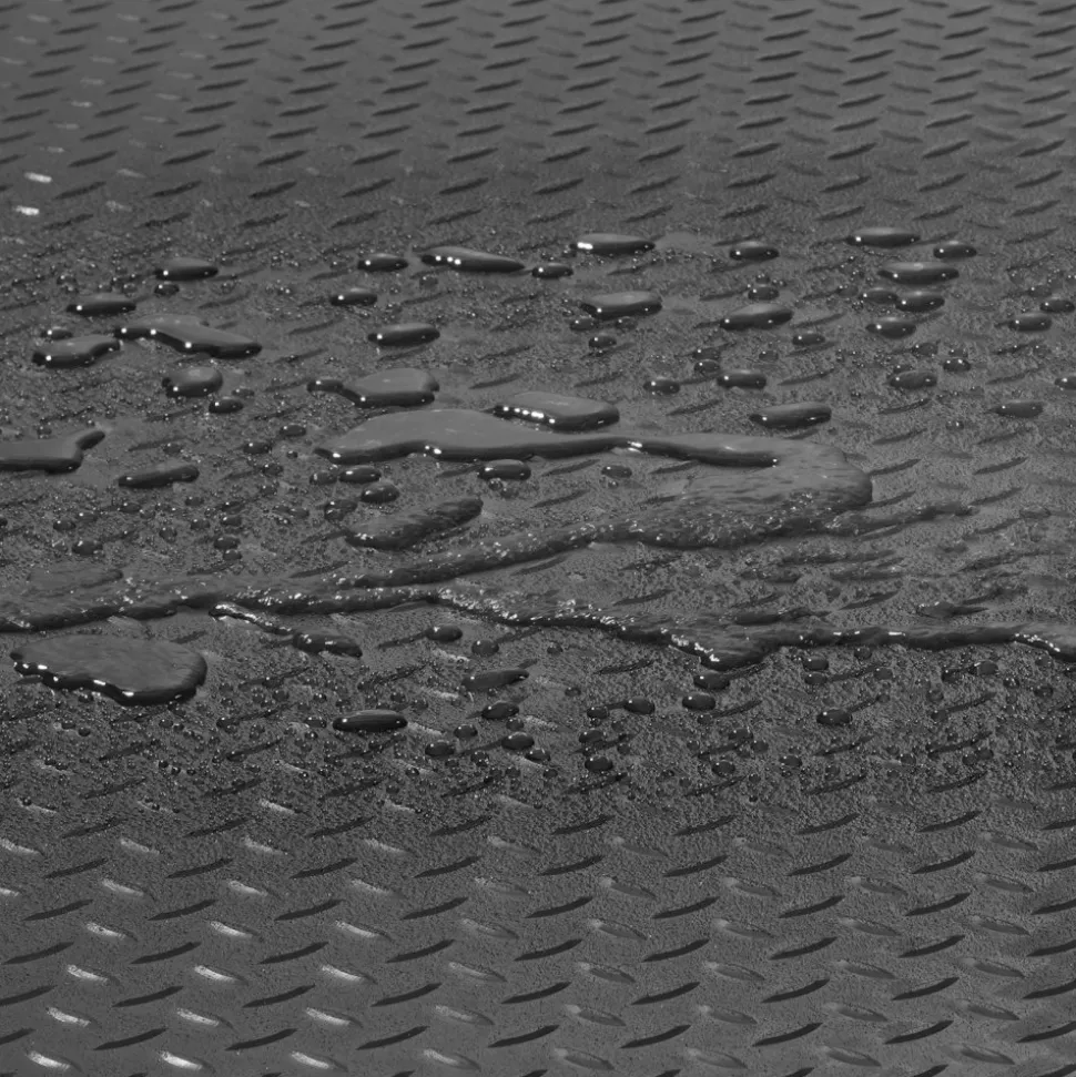 VEVOR Garage Floor Mat, 204.72 x 43.31 inch PVC Garage Flooring Roll, Non-slip Diamond Texture, 123.14 sq.ft Covering Space, Garage Mats for Under Cars, for Gyms Boats Car Trailer, Black