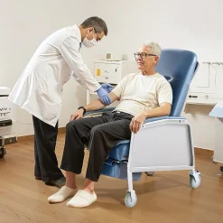 VEVOR Geri Chair Recliner, 3-Position Reclining Geri Chair, Movable Medical Recliner Chairs with 4 Wheels, Soft Padded Seat & Detachable Tray, Ideal for Hospital, Nursing Home, and Geriatric Home Care