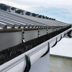 VEVOR Gutter Brush, 60 Feet Total Length 5.25 inch Diameter Gutter Cleaning Tools, Ground-Level Gutter Brush Leaf Guard for 5 Inch Gutters, Easily Clear roof Leaves and Debris, 20 Pack