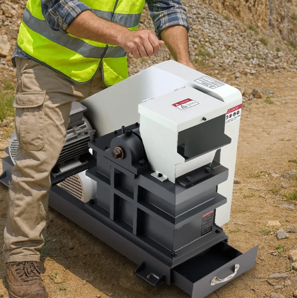 VEVOR Jaw Crusher Machine, 2.2KW High Power Rock Stone Crush Machine, 6.10 x 5.12 inch Feeding Port, 1740 RPM Speed Stone Shatter Grinder, Electric Stone Shatter 220V, for Rock Coal Glass Bottle