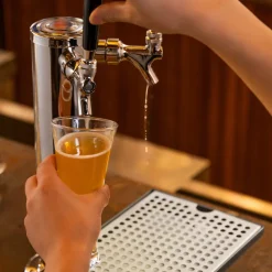 VEVOR Kegerator Beer Drip Tray, 304 Stainless Steel Keg Drip Trays with 4 Non-Slip Rubber Pads and Detachable Cover, Heat / Cold Resistant Beer Tower Drip Pan for Bar Restaurant Coffee Shop Home