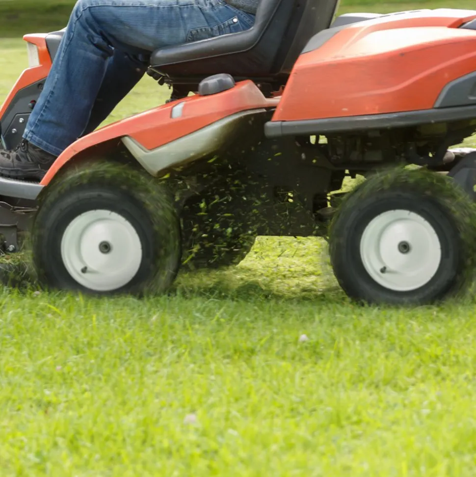VEVOR Lawn Mower Tires with Rim, 16x6.5-8" Tubeless Tractor Tires, 2-Pack Tire and Wheel Assembly, Turf Pneumatic Tires, 3" Offset Hub, 3/4" Bushing Size, 16 PCS Adapters for Riding Mower Lawn Tractor