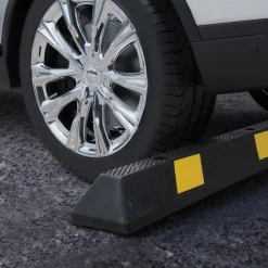 VEVOR Parking Stopper, 21.6 Inch 2 Pcs Heavy Duty Parking Aid for Garage, Rubber Curb Garage Floor Stopper with Reflective Strips, Aid Gadgets for Cars Vans Trucks Tire Wheel Guide Block Stops Bumpers