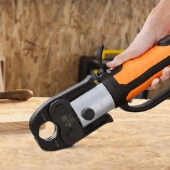 VEVOR Press Tool, 18V Electric Pipe Crimping Tool for 1/2" to 2" Copper Pipes, 32KN Press Tool Kit Compatible with ProPress - with 6 VUS Press Jaws, 2pcs 4AH Battery, Fast Charger & Carrying Case
