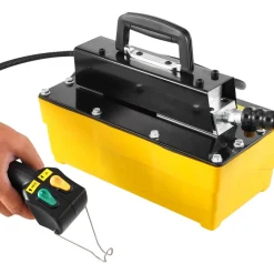 VEVOR 10,000PSI Air Hydraulic Pump, 0.42 Gal Reservoir, NPT 3/8 In Oil Outlet, NPT 1/4 In Inlet, Aluminum Shell Air Actuated Treadle Foot Pump, for Automobile Repair Frame Machine & Hydraulic Press