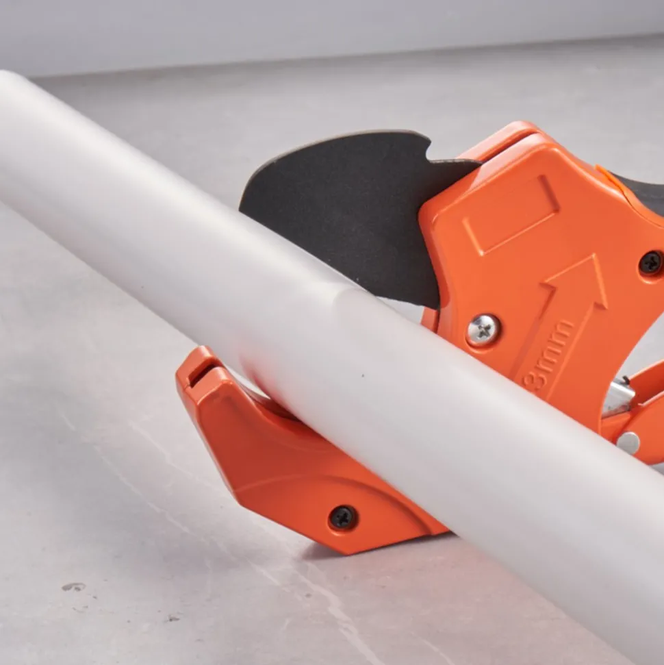 VEVOR PVC Pipe Cutter, 0-2-1/2" O.D. Ratcheting PVC Pipe Cutter, Heavy Duty Tube Cutting Tool with Spare SK5 Blade for PVC, CPVC, PP-R, PEX, PE, Rubber Hoses