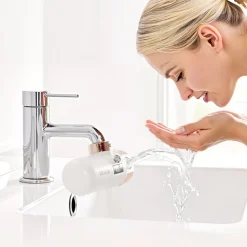 VEVOR Skincare Water Filter, Faucet Mount Water Filters with Micro-nano Bubble for Skin, Sink Tap Purifier, Removes Chlorine with 1 Filter, for Kitchen and Bathroom Faucets, White + Gold