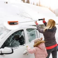 VEVOR Snow Roof Rake, 4ft Long Reach Car Roof Snow Scraper, 17.7 in Foam Blade for No Scratches, Non-Slip Handle, Lightweight Snows Removal Tool for Vehicle Garage Rooftop Leaves Debris Clearing