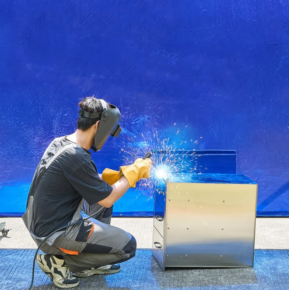 VEVOR Welding Screen with Frame, 6 x 8 FT Welding Curtain Screen, Flame-Resistant Vinyl Safety Protection Screens with Lockable Swivel Wheels & 6-Level UV Protection for Workshop/Industrial Use, Blue